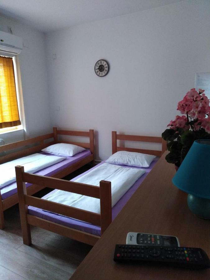 Guesthouse Night&Day Subotica Exterior foto